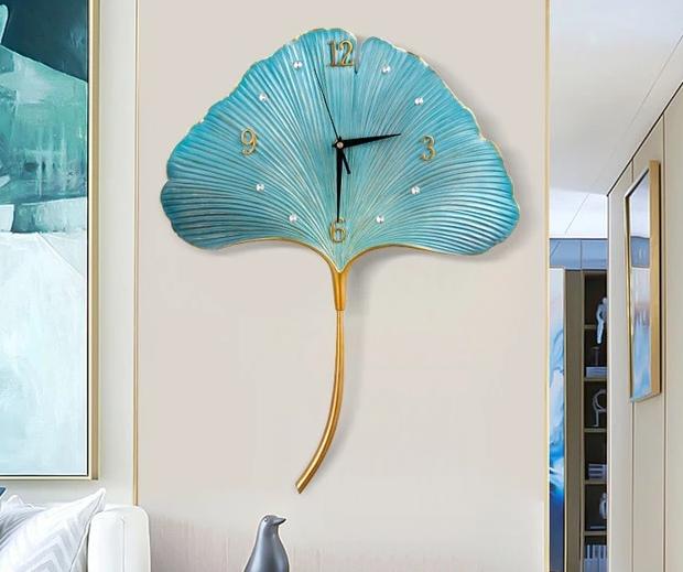 Elegant Ginkgo Leaf Design Wall Clock