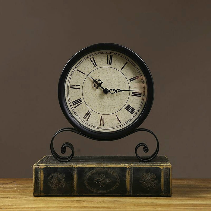 Old Fashioned Black Metal Decorative Table Clock